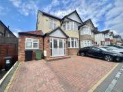 1 bedroom Flat to rent, Cassiobury Park Avenue, Watford,...