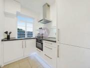 1 bedroom Flat to rent in Rossmore Court, Park Road,...