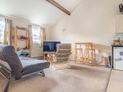 1 Bedroom Flat to Rent in Triangle Estate 197 199...