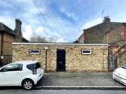 1 bedroom Flat to rent, Penrhyn Crescent, Walthamstow,...