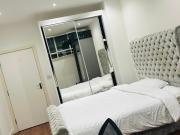 1 Bedroom Flat with Parking, Gym & Concierge