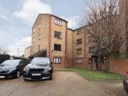 1 bedroom ground flat for sale