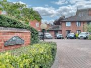 1 bedroom ground flat for sale