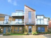 1 bedroom ground flat for sale