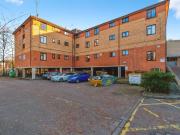 1 bedroom ground flat for sale