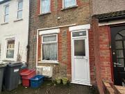 1 bedroom ground flat to rent