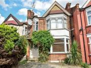 1 Bedroom Ground Floor Flat For Sale In London
