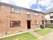 1 BEDROOM House