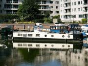 1 Bedroom House Boat Character Property