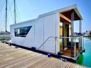1 bedroom house boat for sale