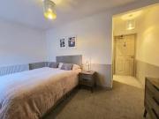 1 bedroom house share for rent in Ellenborough Crescent,...