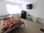 1 bedroom house share for rent in Goldings Crescent,...