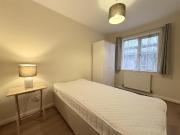 1 bedroom house share for rent in Hazelwood Close,...