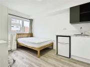 1 bedroom house share for rent in Waid Close, Dartford,...