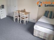 1 bedroom house share to rent