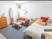 1 bedroom house share to rent