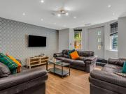 9 bedroom house to rent