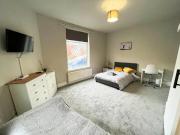 1 bedroom house share to rent