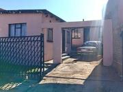 1 bedroom house with 2 outside rooms.