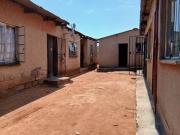 1 bedroom house with 6 outside rooms.