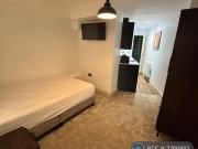 1 bedroom in a house share to rent