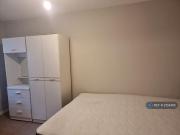 1 bedroom in a house share to rent