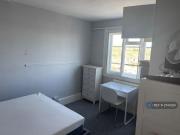 1 bedroom in a house share to rent