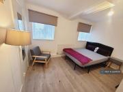 8 bedroom detached house to rent