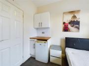 1 bedroom in a house share to rent