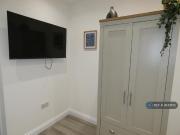 1 bedroom in a house share to rent