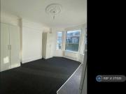 1 bedroom in a house share to rent