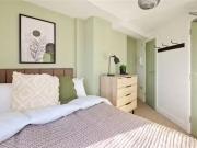 1 bedroom Mid Terrace Room to rent, Newcastle Terrace,...