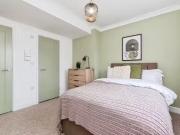 1 bedroom Mid Terrace Room to rent, Newcastle Terrace,...