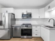 1 Bedroom Modern Apartment Downtown Across From City...