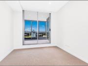 1 bedroom plus Study Apartment For lease!