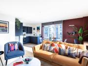 1 bedroom property in Buckingham House, Desborough Road,...