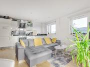 1 bedroom property in Dragmore Street, London, SW4...