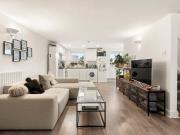 1 bedroom property in Este Road, London, SW11 £2,180 pcm...