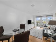 1 bedroom property in Kew Bridge Road, Brentford, TW8...