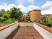 1 bedroom property in Lavender Gardens, London, SW11...