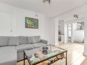 1 bedroom property in St John's Hill, London, SW11...