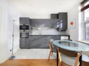 1 bedroom property in Upper Richmond Road West, Sheen,...