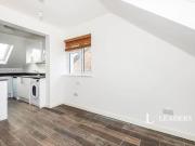 1 bedroom property to rent Grovehill Road, Redhill,...