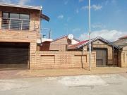 1 Bedroom Room To Let in Protea North