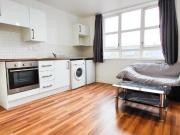 1 Bedroom Shared Living/roommate Leicester...