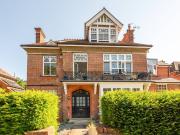 1 Bedroom Studio for Rent in Keswick Road | Foxtons