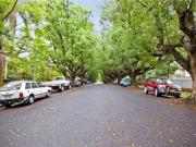 1 bedroom unit in beautiful tree lined Abbott Street