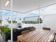 1 bedroom unit in trendy Taringa