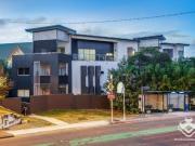 1 bedroom unit in trendy Taringa