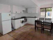 1 Bedroom Unit with Parking – Heart of Kangaroo Point